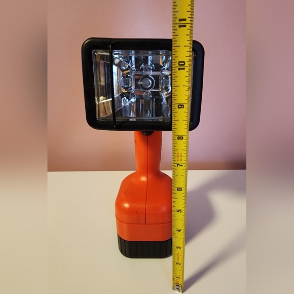 Coleman Pivoting Utility Work Light - Picture 2 of 14